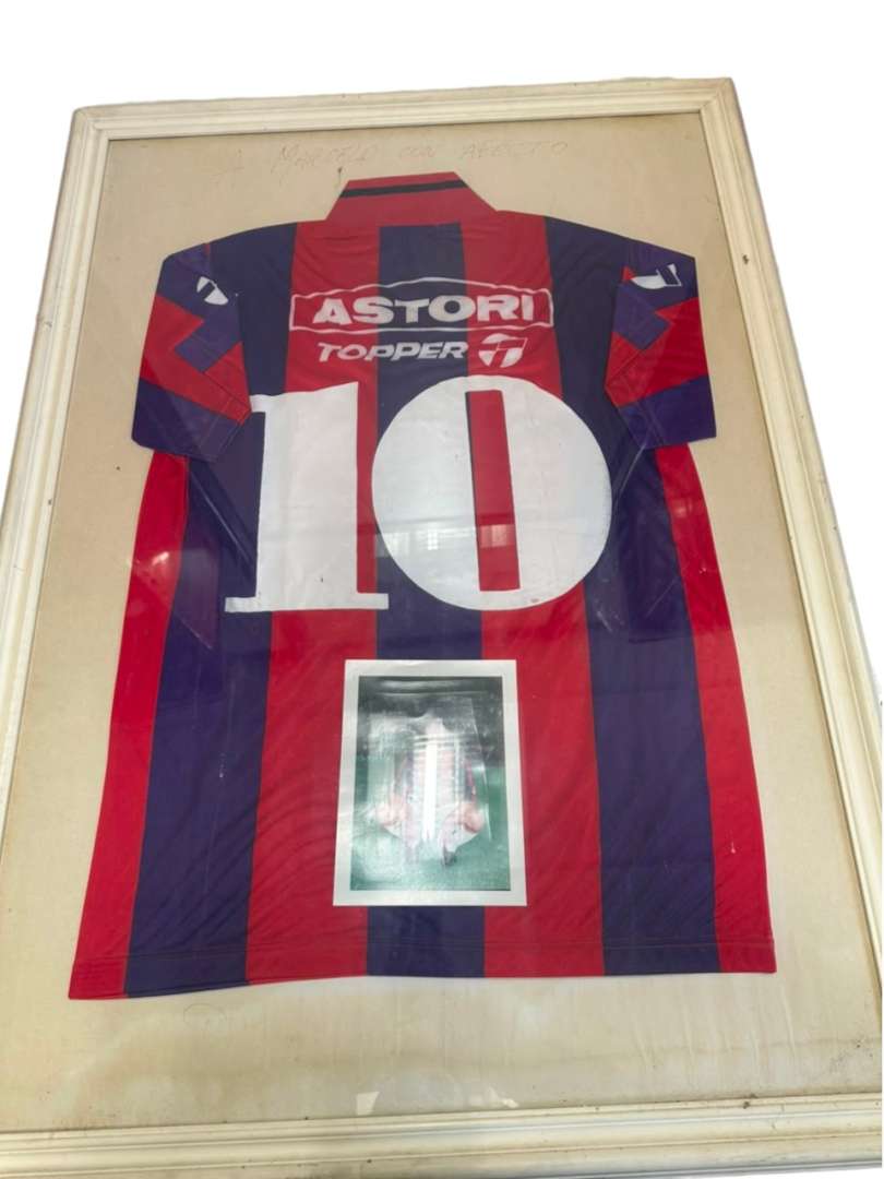 CUADRO CON CAMISETA DE SAN LORENZO (1992-1993) – N° 10 NÉSTOR "PIPO" GOROSITO - Imagen 2