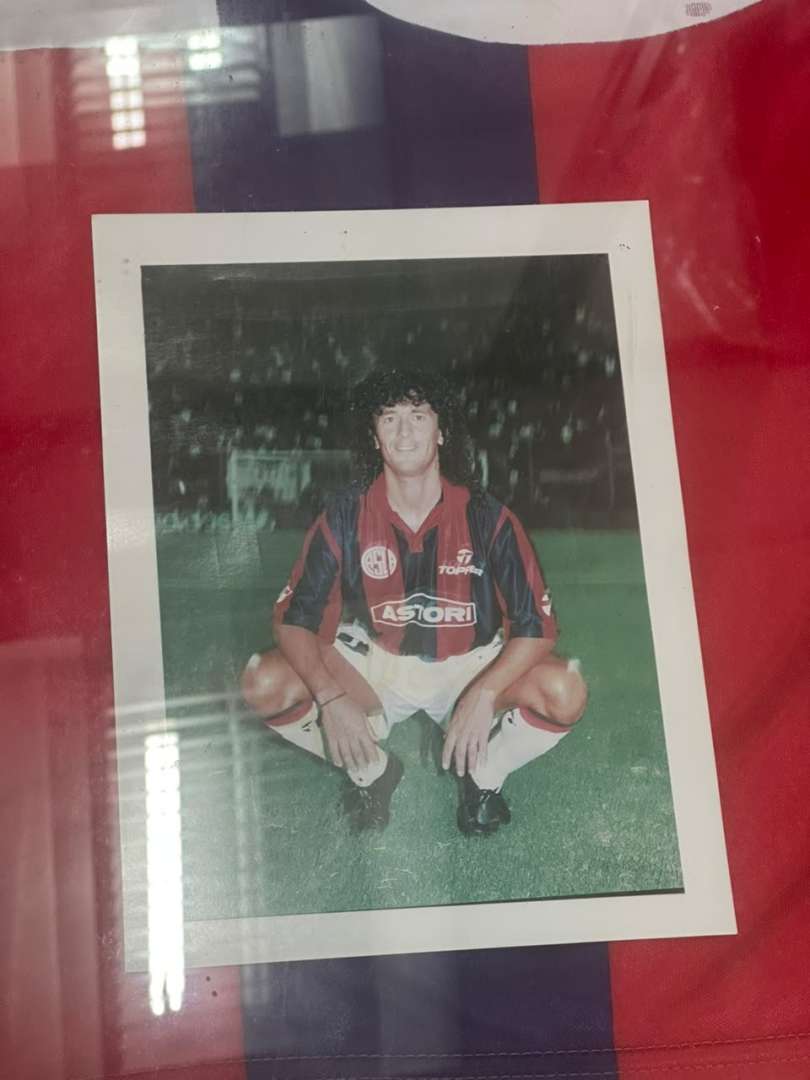 CUADRO CON CAMISETA DE SAN LORENZO (1992-1993) – N° 10 NÉSTOR "PIPO" GOROSITO - Imagen 3