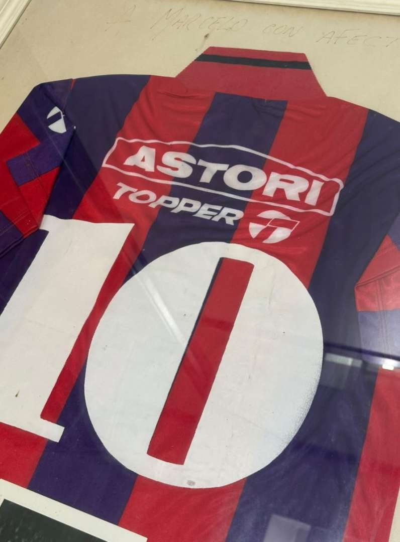 CUADRO CON CAMISETA DE SAN LORENZO (1992-1993) – N° 10 NÉSTOR "PIPO" GOROSITO - Imagen 6