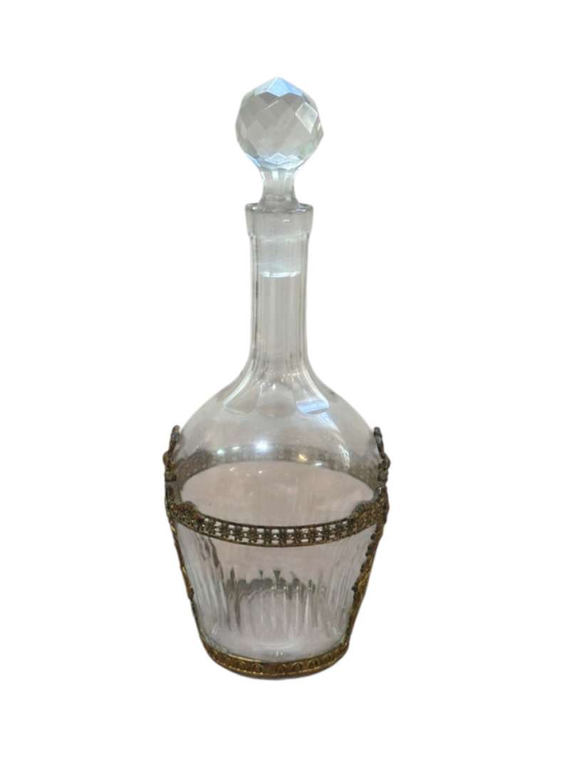 BOTELLA / LICORERA DE CRISTAL TALLADO CON MONTURA DE BRONCE Y TAPÓN FACETADO VINTAGE - Imagen 3