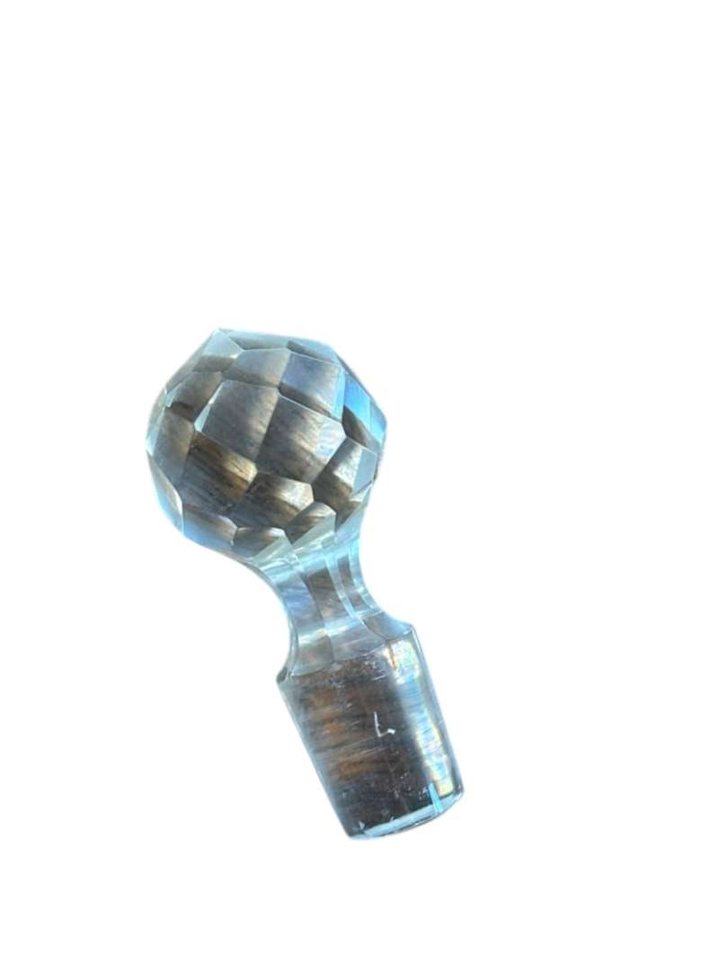 BOTELLA / LICORERA DE CRISTAL TALLADO CON MONTURA DE BRONCE Y TAPÓN FACETADO VINTAGE - Imagen 5