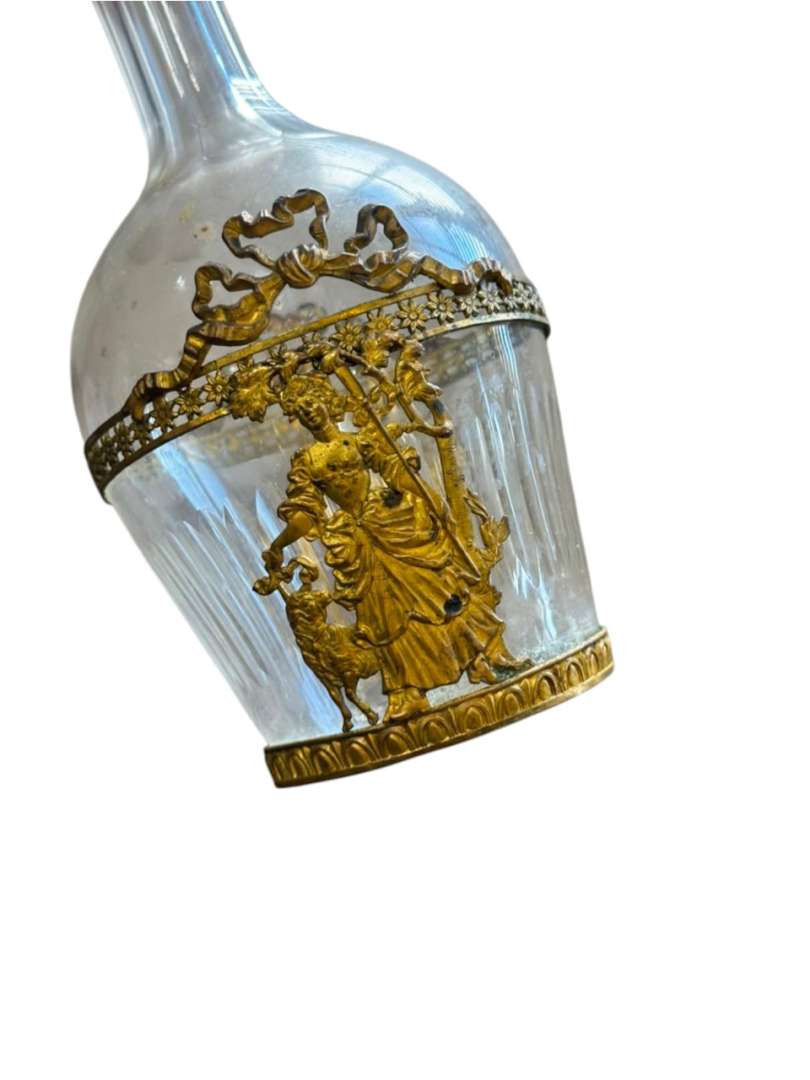 BOTELLA / LICORERA DE CRISTAL TALLADO CON MONTURA DE BRONCE Y TAPÓN FACETADO VINTAGE - Imagen 6