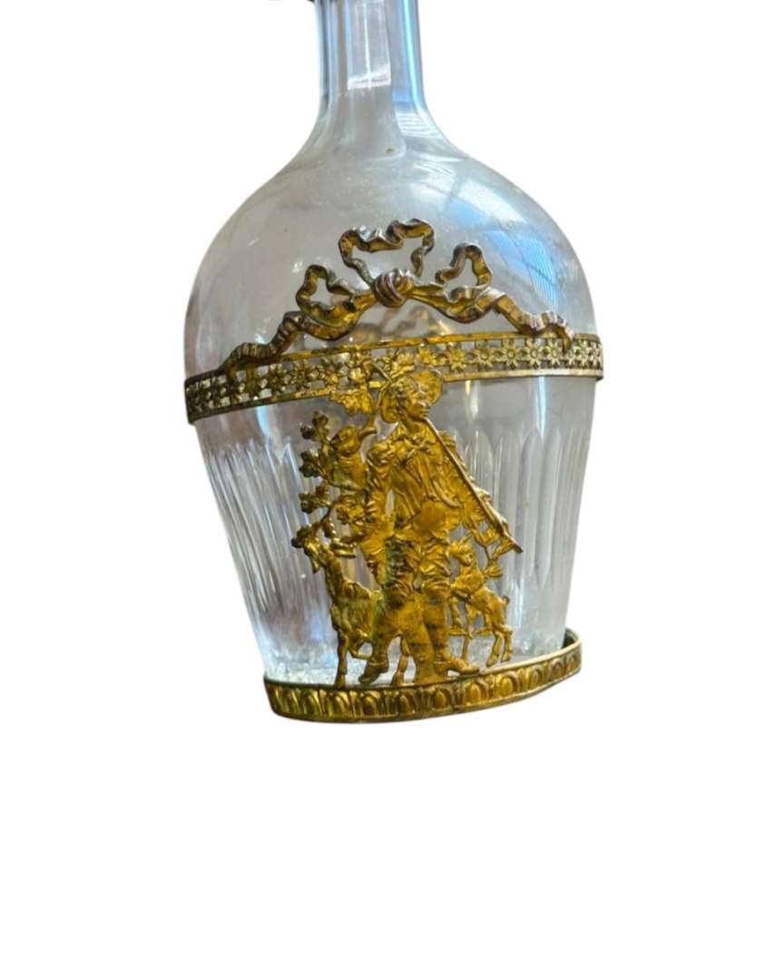 BOTELLA / LICORERA DE CRISTAL TALLADO CON MONTURA DE BRONCE Y TAPÓN FACETADO VINTAGE - Imagen 7