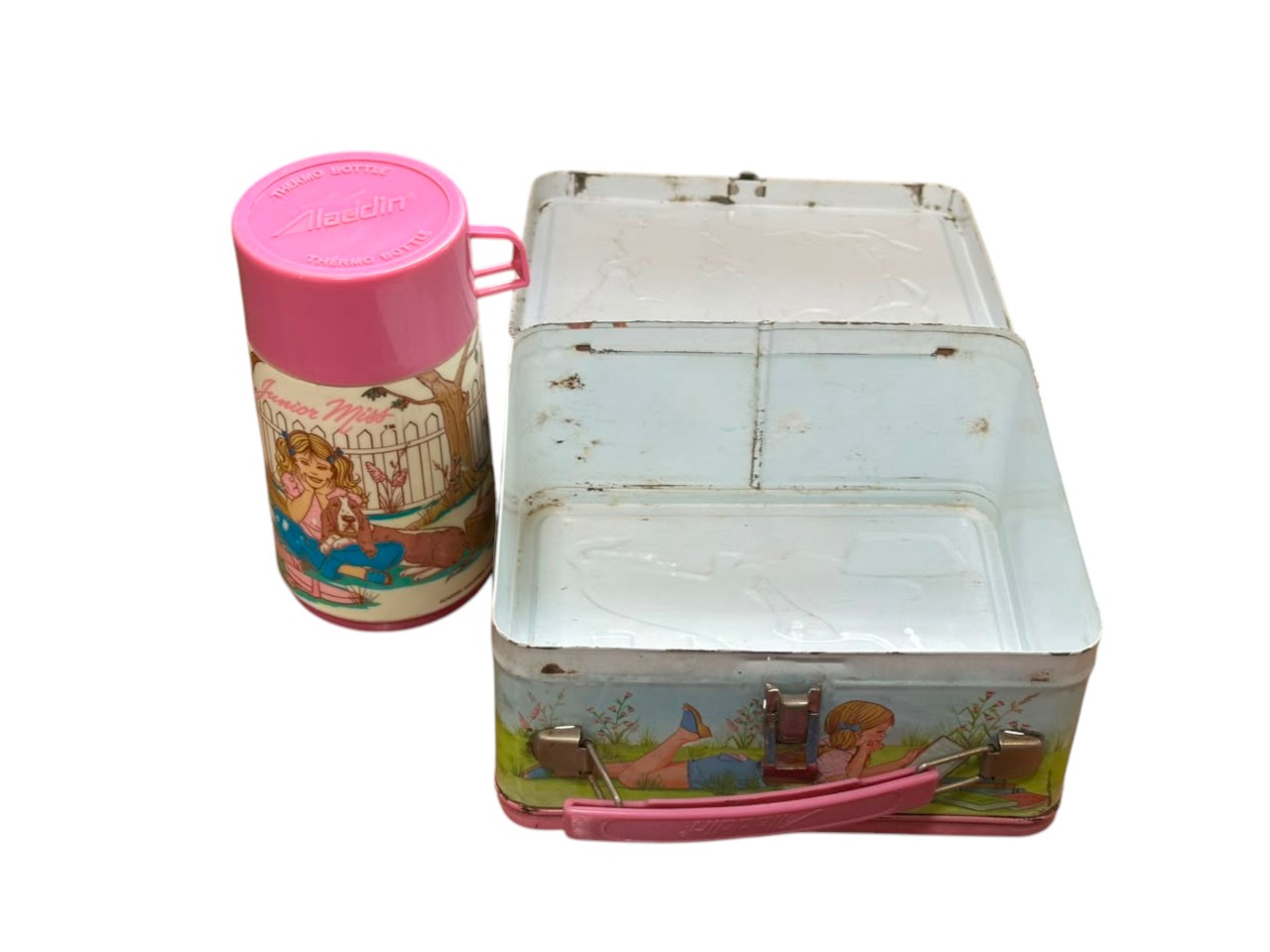 SET DE LONCHERA DE METAL Y TERMO VINTAGE "JUNIOR MISS" – ALADDIN (MADE IN USA) - Imagen 9