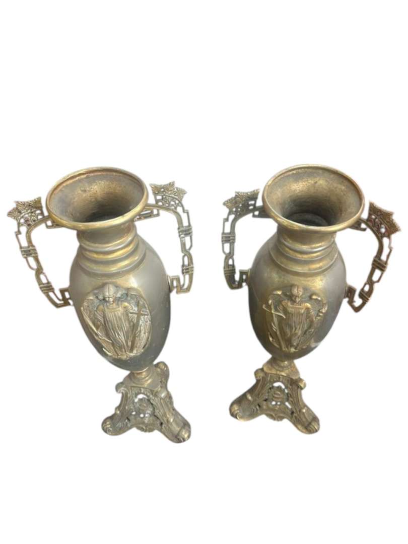PAR DE JARRONES/FLOREROS GRANDES DE METAL – ESTILO ECLESIÁSTICO Y ART NOUVEAU - Imagen 2