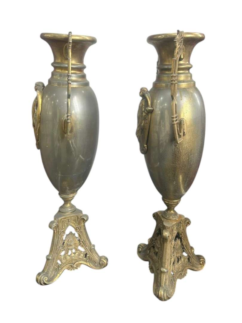 PAR DE JARRONES/FLOREROS GRANDES DE METAL – ESTILO ECLESIÁSTICO Y ART NOUVEAU - Imagen 8