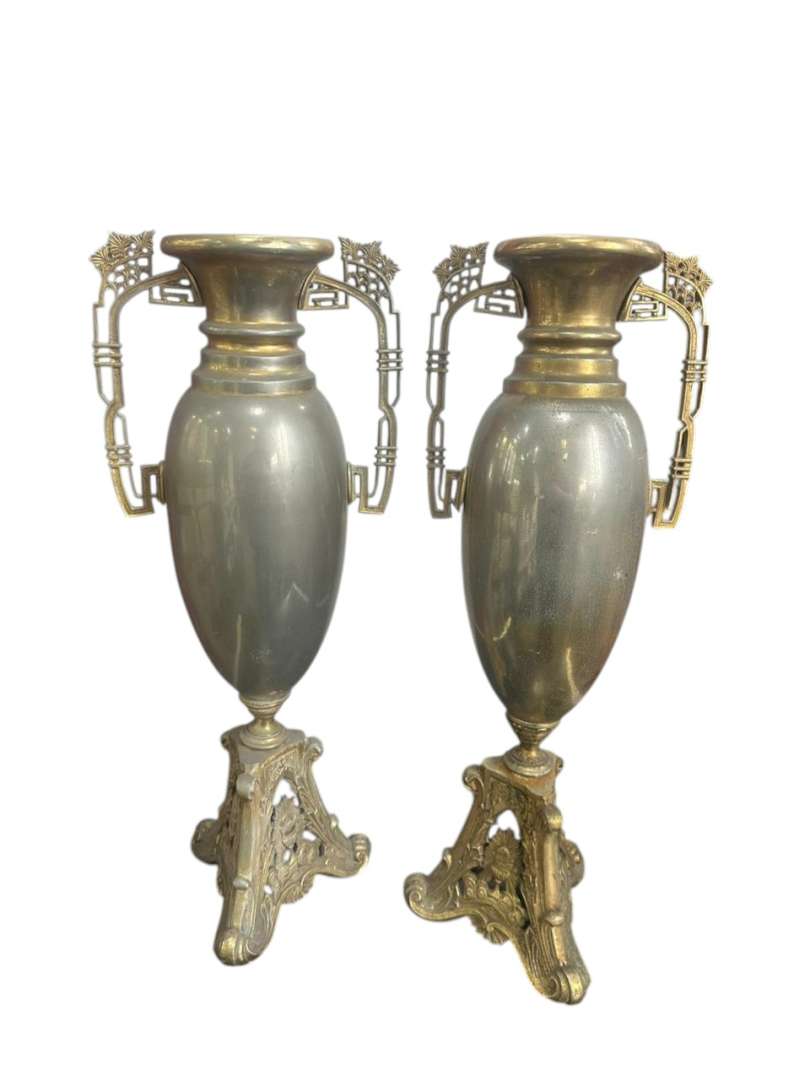 PAR DE JARRONES/FLOREROS GRANDES DE METAL – ESTILO ECLESIÁSTICO Y ART NOUVEAU - Imagen 9