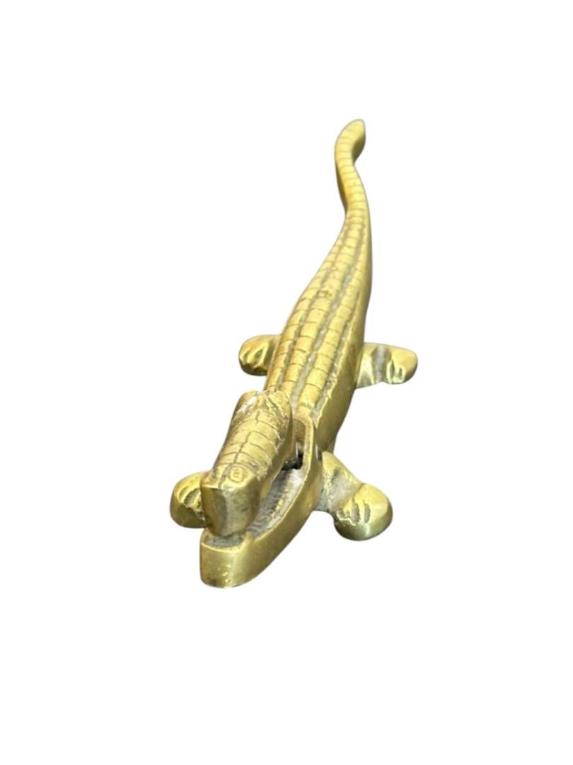 Rompe nueces y avellanas de bronce con forma de cocodrilo - Imagen 2