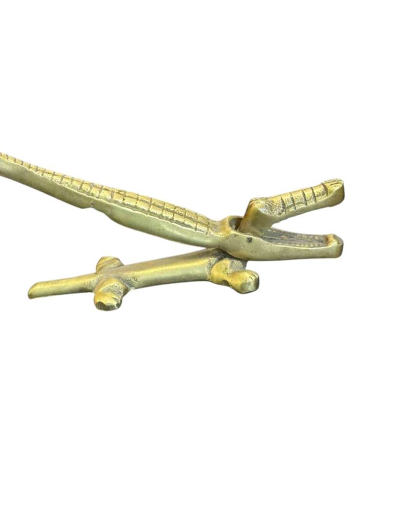 Rompe nueces y avellanas de bronce con forma de cocodrilo - Imagen 5