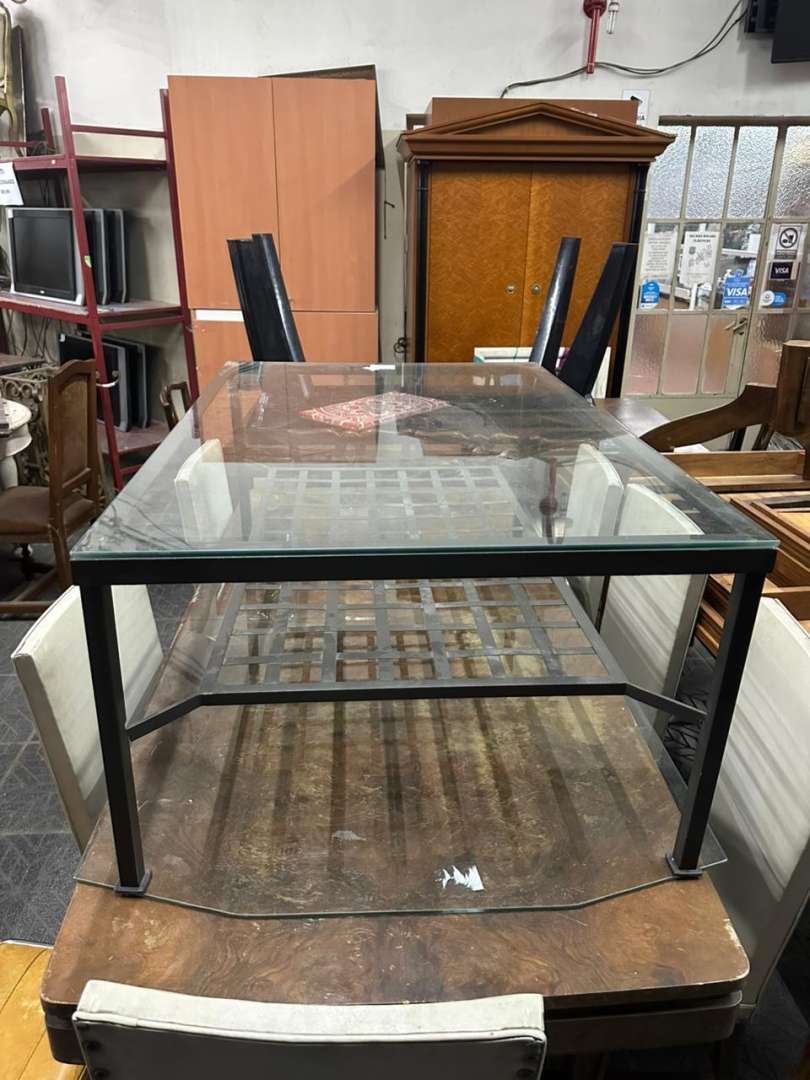 Mesa ratona metálica de hierro gris con tapa de vidrio y estante mallado - Imagen 3