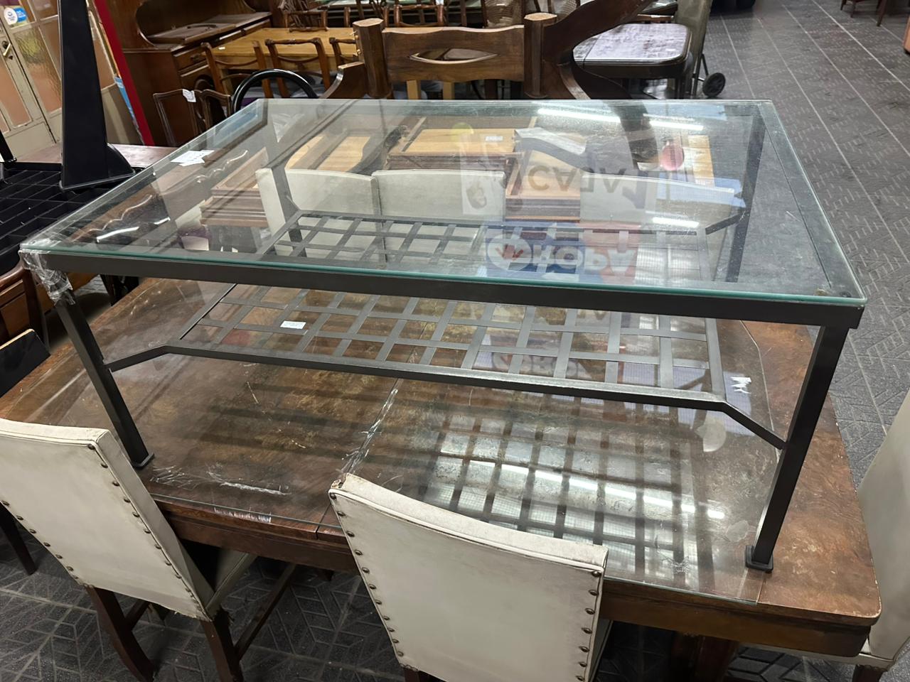 Mesa ratona metálica de hierro gris con tapa de vidrio y estante mallado - Imagen 6