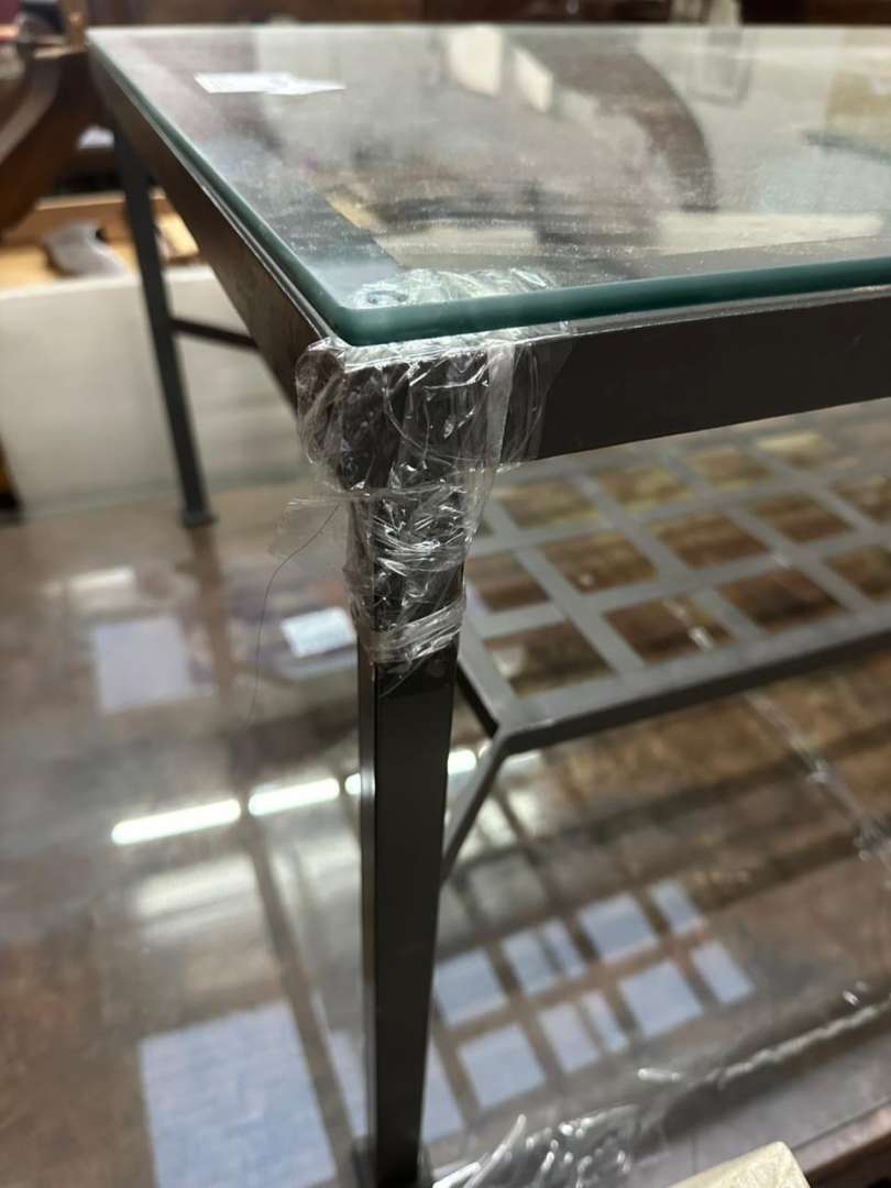 Mesa ratona metálica de hierro gris con tapa de vidrio y estante mallado - Imagen 7