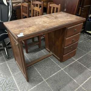 Escritorio vintage de madera maciza con cajonera