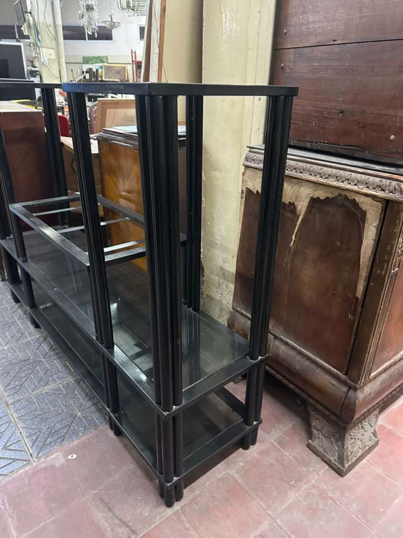 Mueble organizador y rack para tv en hierro negro con estantes de vidrio - Imagen 6