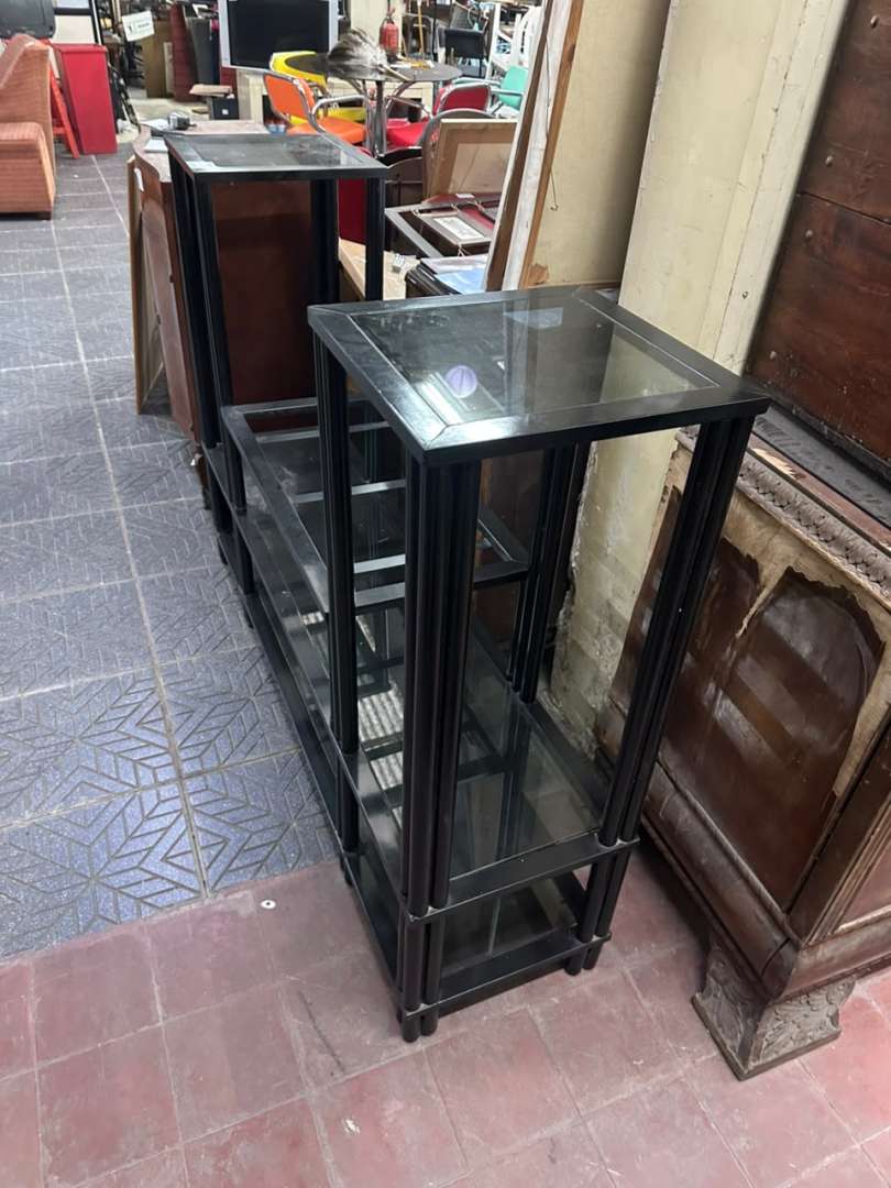Mueble organizador y rack para tv en hierro negro con estantes de vidrio - Imagen 7