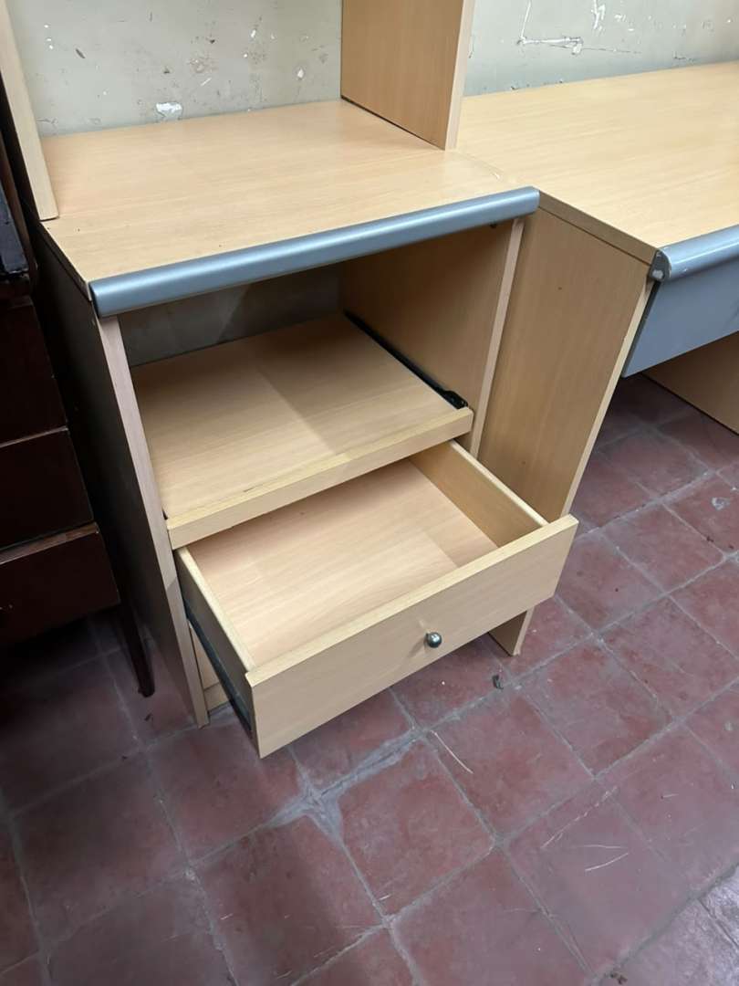 Juego de escritorio con dos torres biblioteca en melamina - Imagen 6