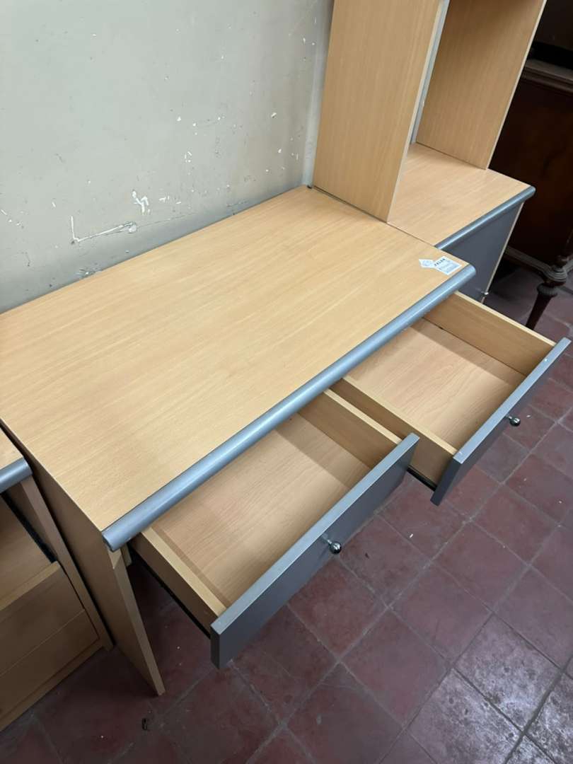 Juego de escritorio con dos torres biblioteca en melamina - Imagen 8