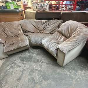 Sillón modular curvo de 3 cuerpos