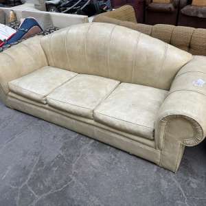 Sillon de 3 cuerpos en cuerina color hueso vintage