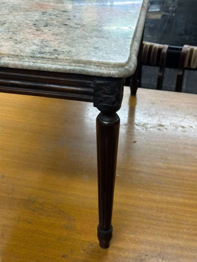 Mesita ratona de madera con tapa de marmol / piedra - Imagen 6