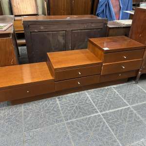 Mueble modular en escalinata con 6 cajones