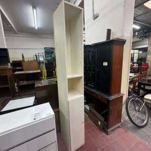 Mueble auxiliar alto y estrecho - biblioteca columna organizadora