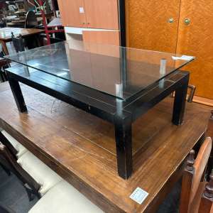 Mesa ratona moderna en madera negra y vidrio templado