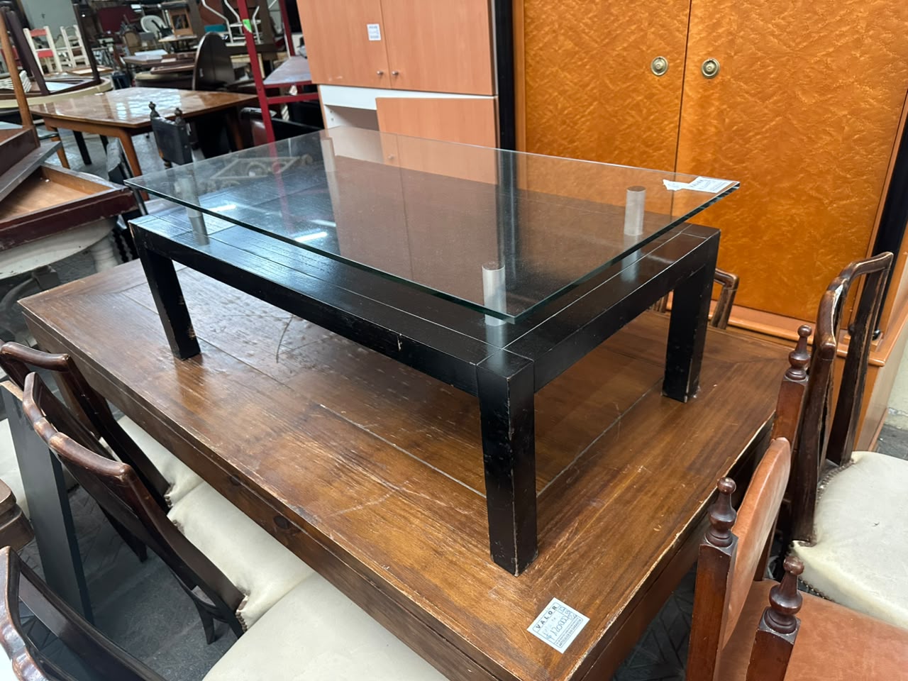 Mesa ratona moderna en madera negra y vidrio templado