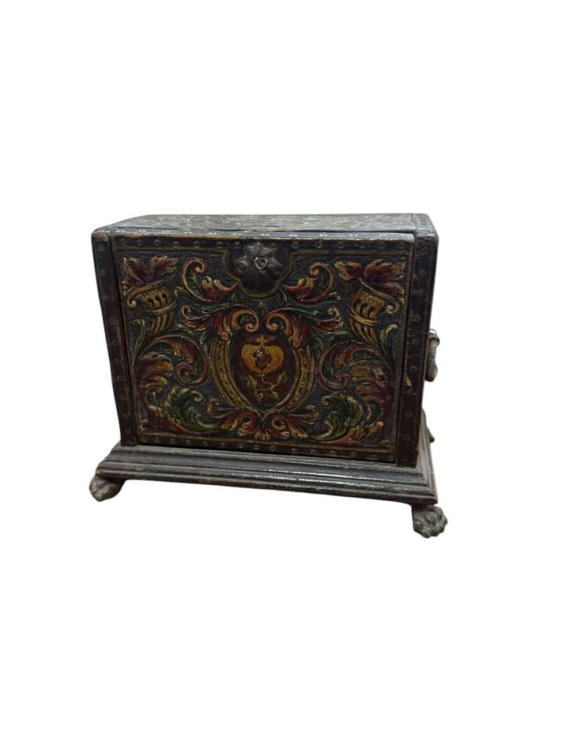 ANTIGUO CIGARRERO DE MESA EN MADERA Y CUERO TRABAJADO