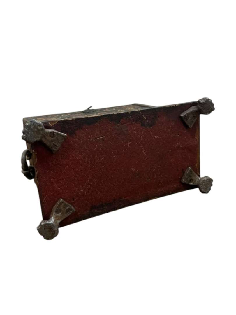 ANTIGUO CIGARRERO DE MESA EN MADERA Y CUERO TRABAJADO - Imagen 7