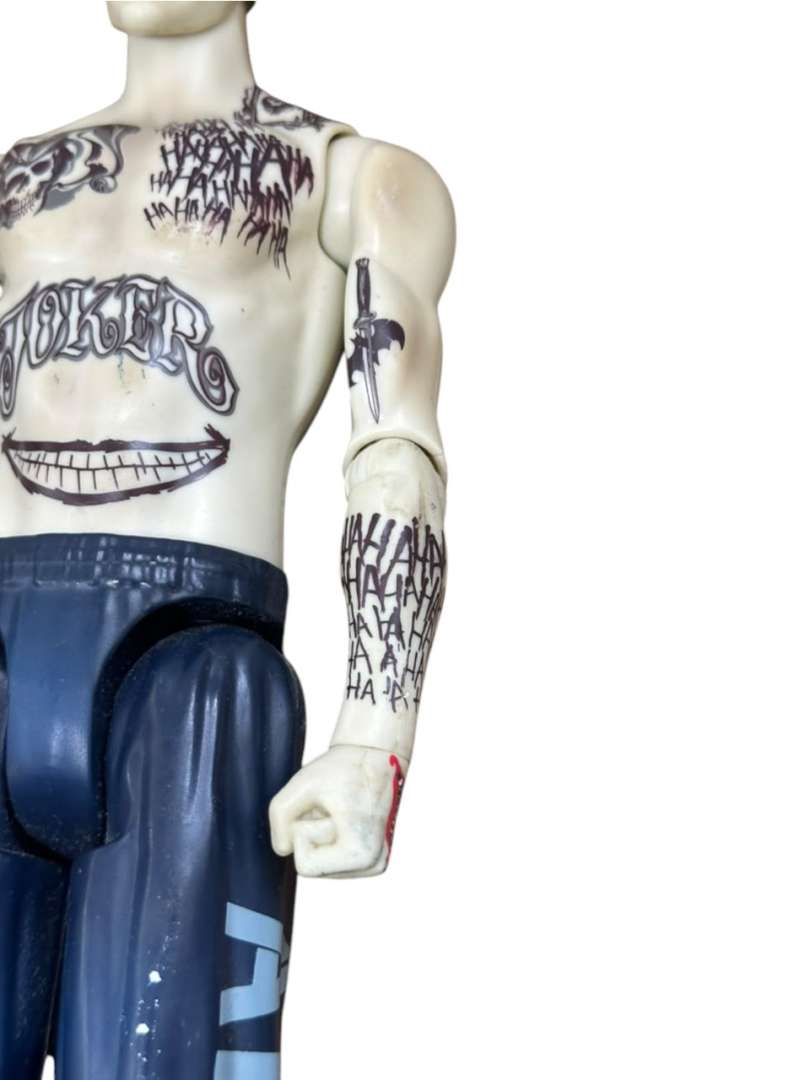 FIGURA DE ACCIÓN JOKER (JARED LETO) – MATTEL / DC COMICS (SUICIDE SQUAD) - Imagen 6