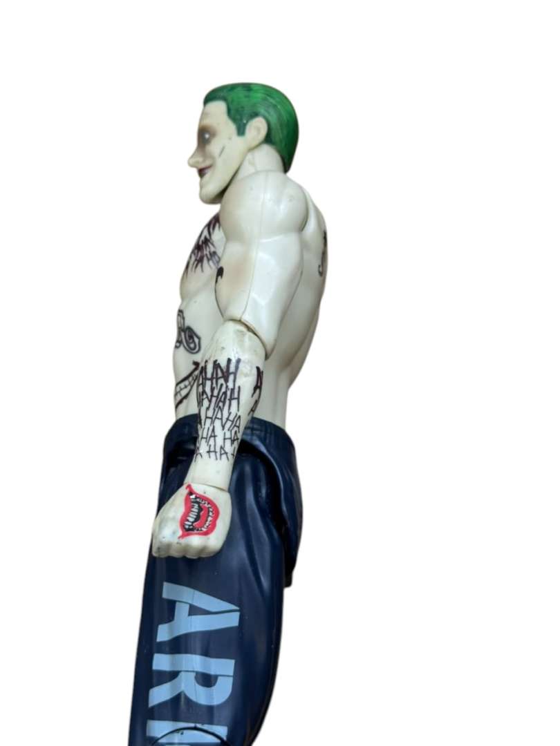 FIGURA DE ACCIÓN JOKER (JARED LETO) – MATTEL / DC COMICS (SUICIDE SQUAD) - Imagen 7