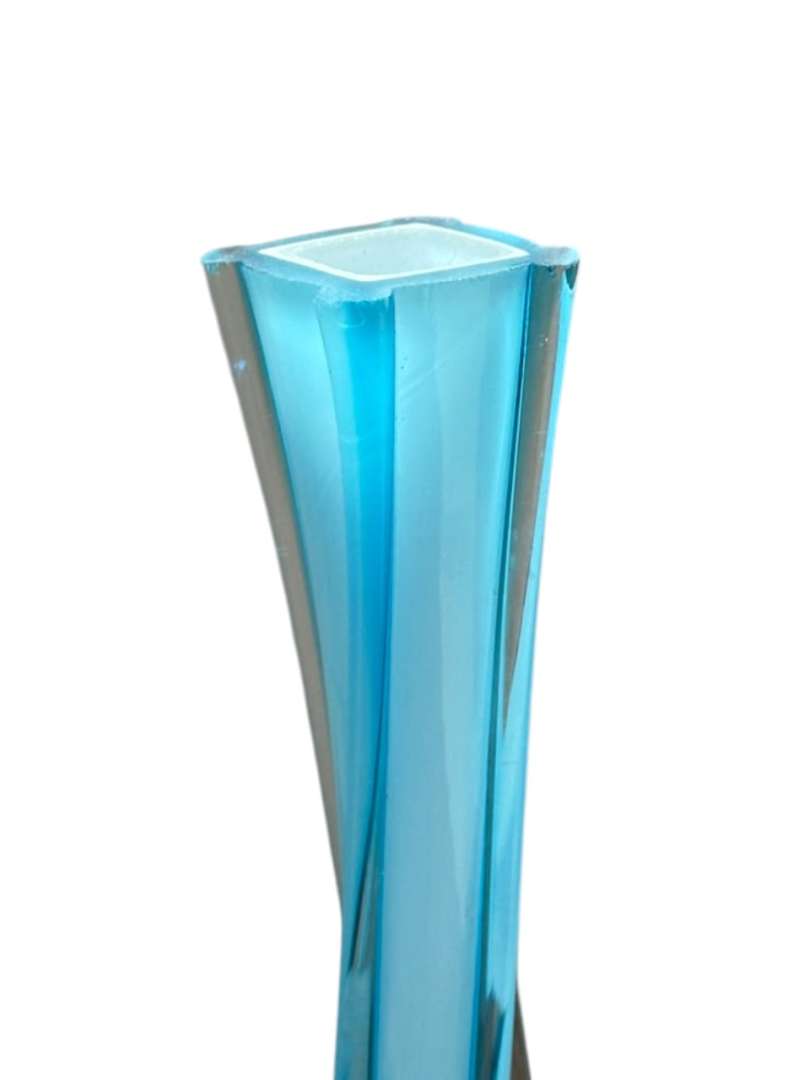 Florero vintage de vidrio soplado y torsionado azul celeste - Imagen 6