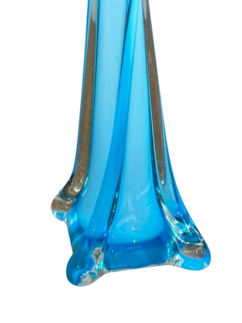 Florero vintage de vidrio soplado y torsionado azul celeste - Imagen 10