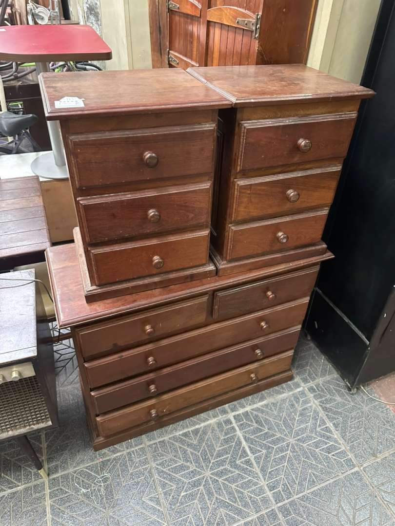 Juego de dormitorio en madera de algarrobo comoda y par de mesitas de luz - Imagen 5