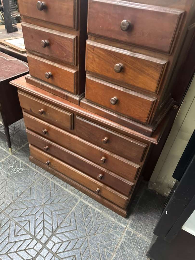 Juego de dormitorio en madera de algarrobo comoda y par de mesitas de luz - Imagen 6