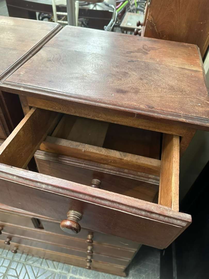 Juego de dormitorio en madera de algarrobo comoda y par de mesitas de luz - Imagen 8