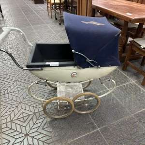 Cochecito de bebe y cuna vintage “Silver Cross”