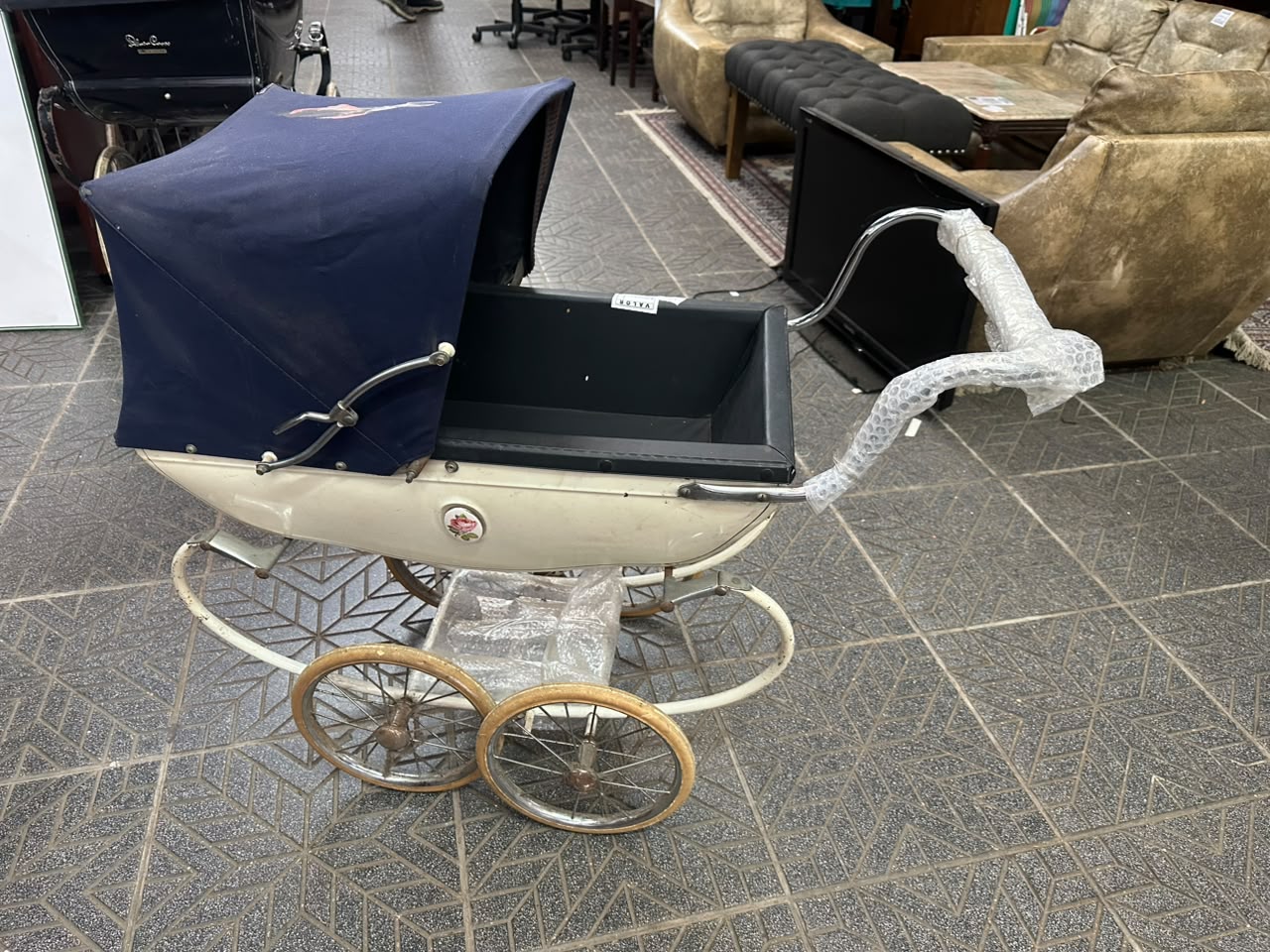 Cochecito de bebe y cuna vintage “Silver Cross” - Imagen 11