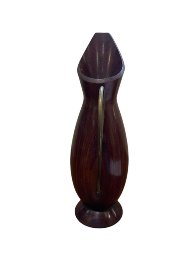 Jarra ornamental de madera torneada con asa metálica - Imagen 5