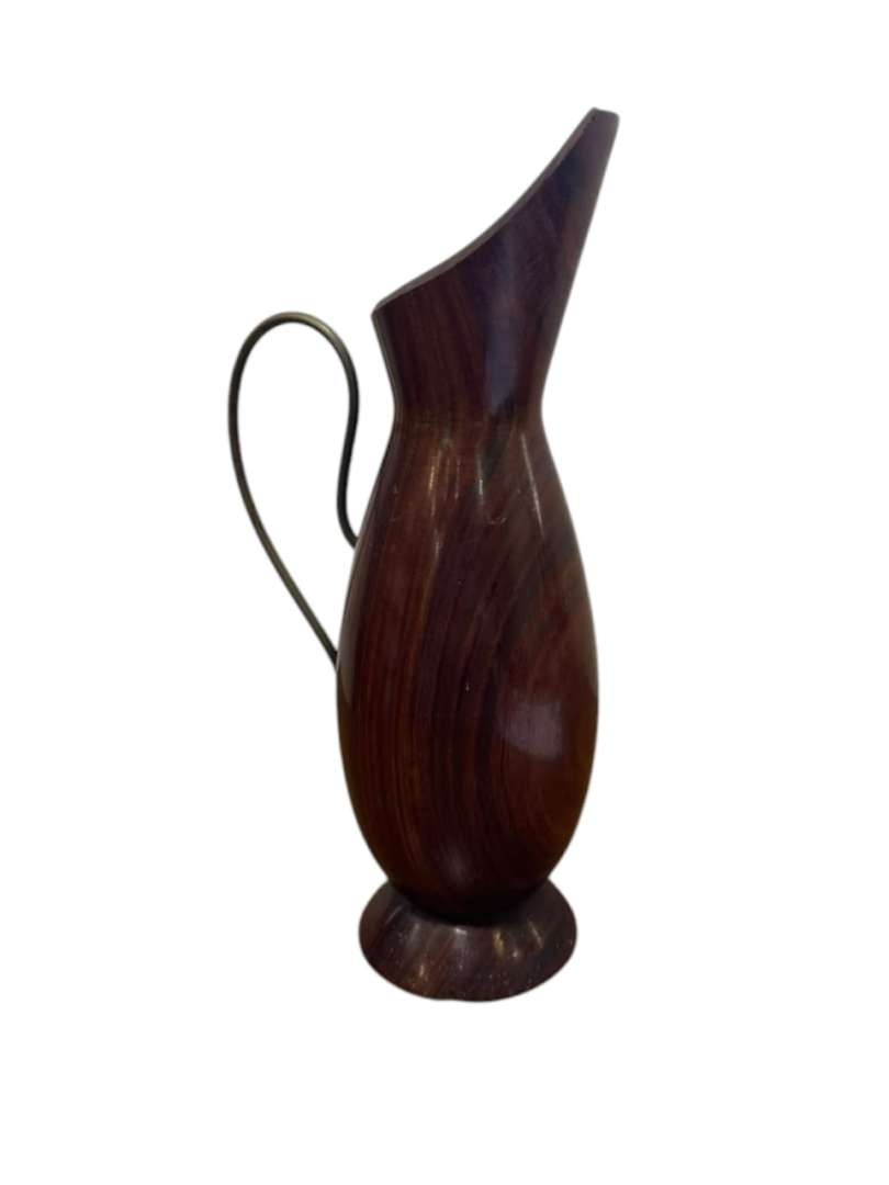 Jarra ornamental de madera torneada con asa metálica - Imagen 6