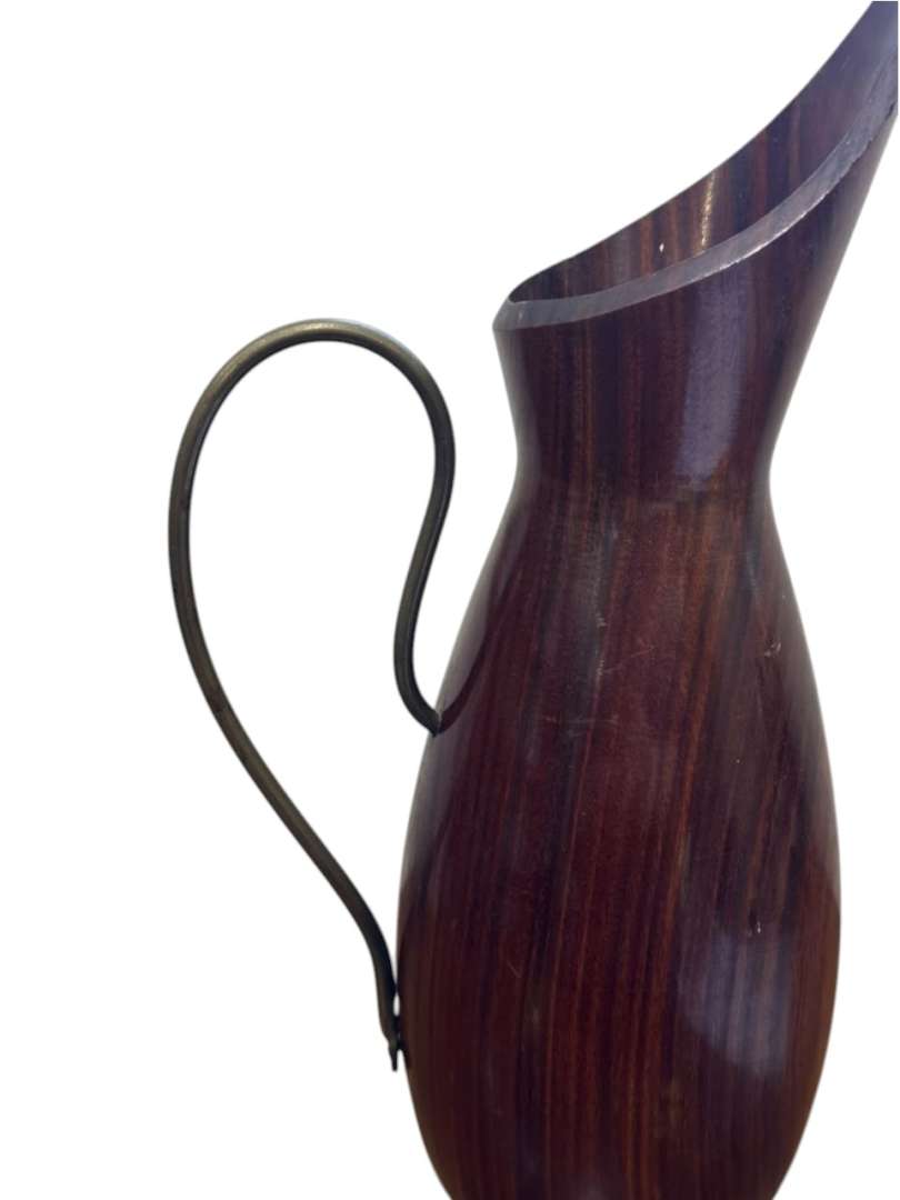 Jarra ornamental de madera torneada con asa metálica - Imagen 10